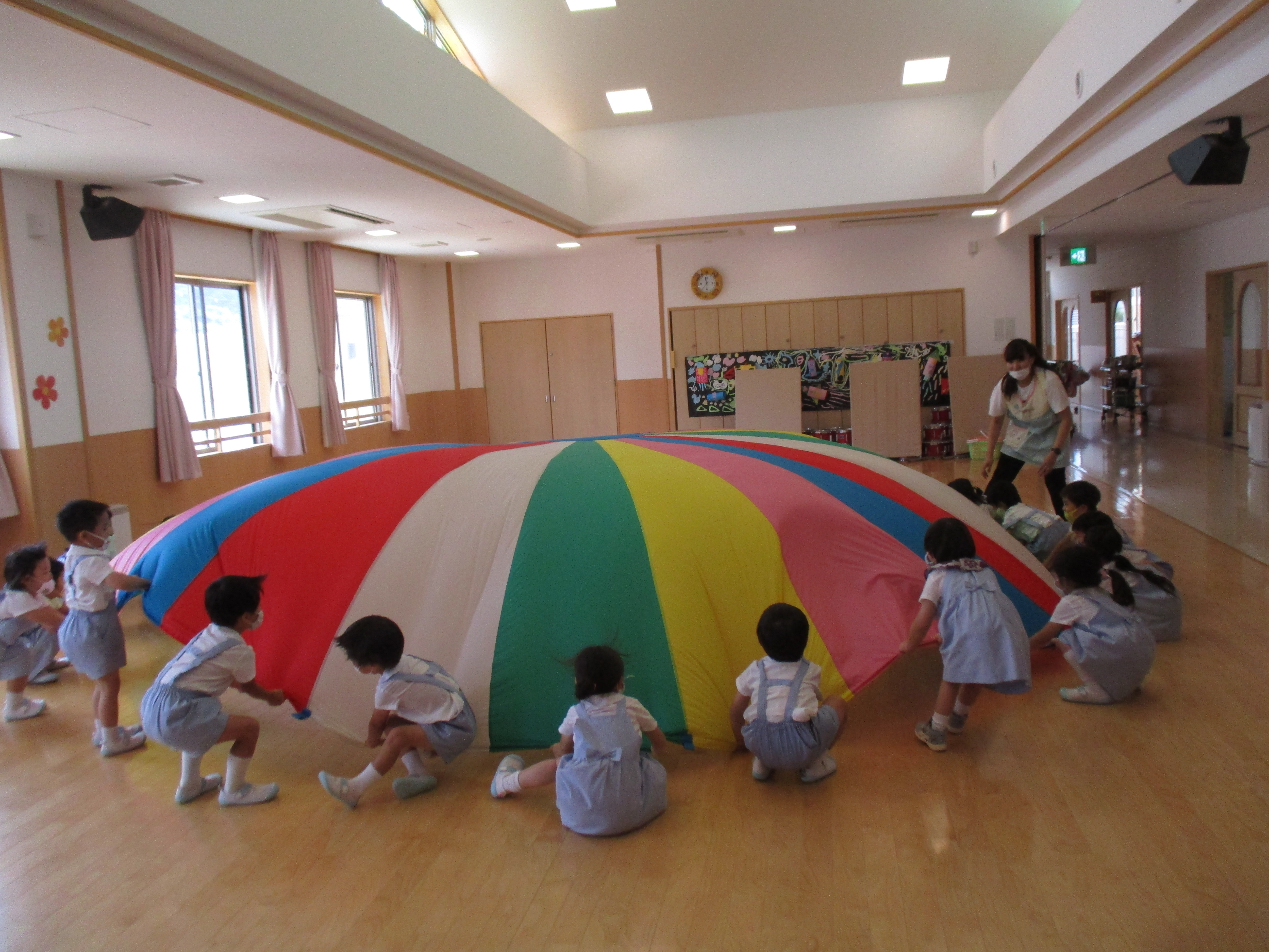 パラバルーンあそび 枚岡カトリック幼稚園のブログ