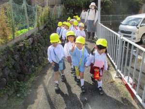 大池公園にお散歩にいったよ♪年少組