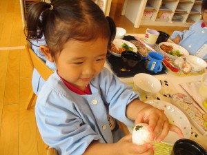 年少組★おにぎりをつくったよ