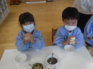 年少組★おにぎりをつくったよ