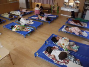 みんなでお昼寝ぐーぐーぐー＊あひるひよこ組