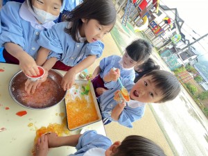 ★年中組★　感触あそび～寒天ゼリー～