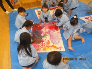 ★年少組★　氷絵の具をしたよ！