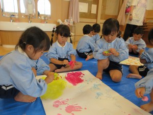 ★年少組★　氷絵の具をしたよ！