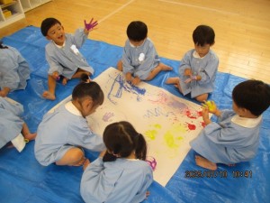 ★年少組★　氷絵の具をしたよ！