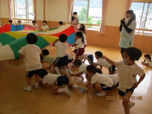 年中組／初めてのパラバルーン